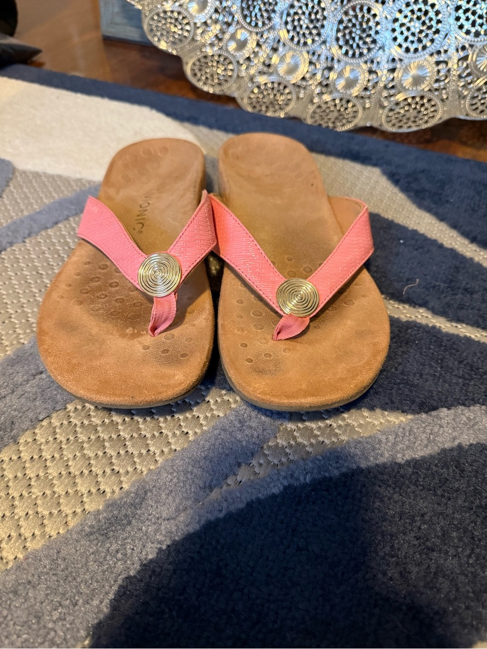 Women's Vionic Pink Flip Flop Sandals with Decorative Medallion